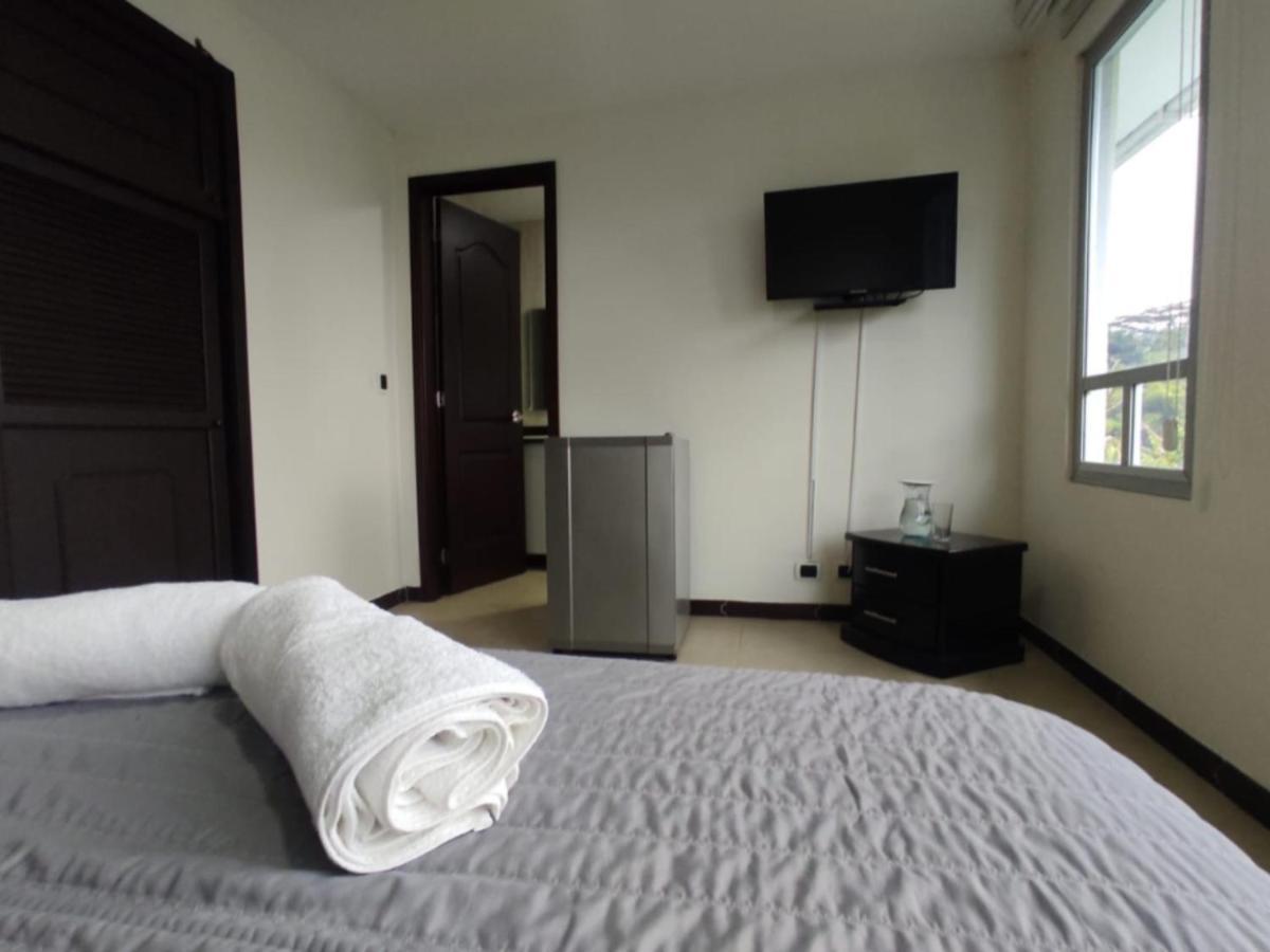 Habitacion Privada En Finca Turistica Hualcala La Mesa  Eksteriør bilde